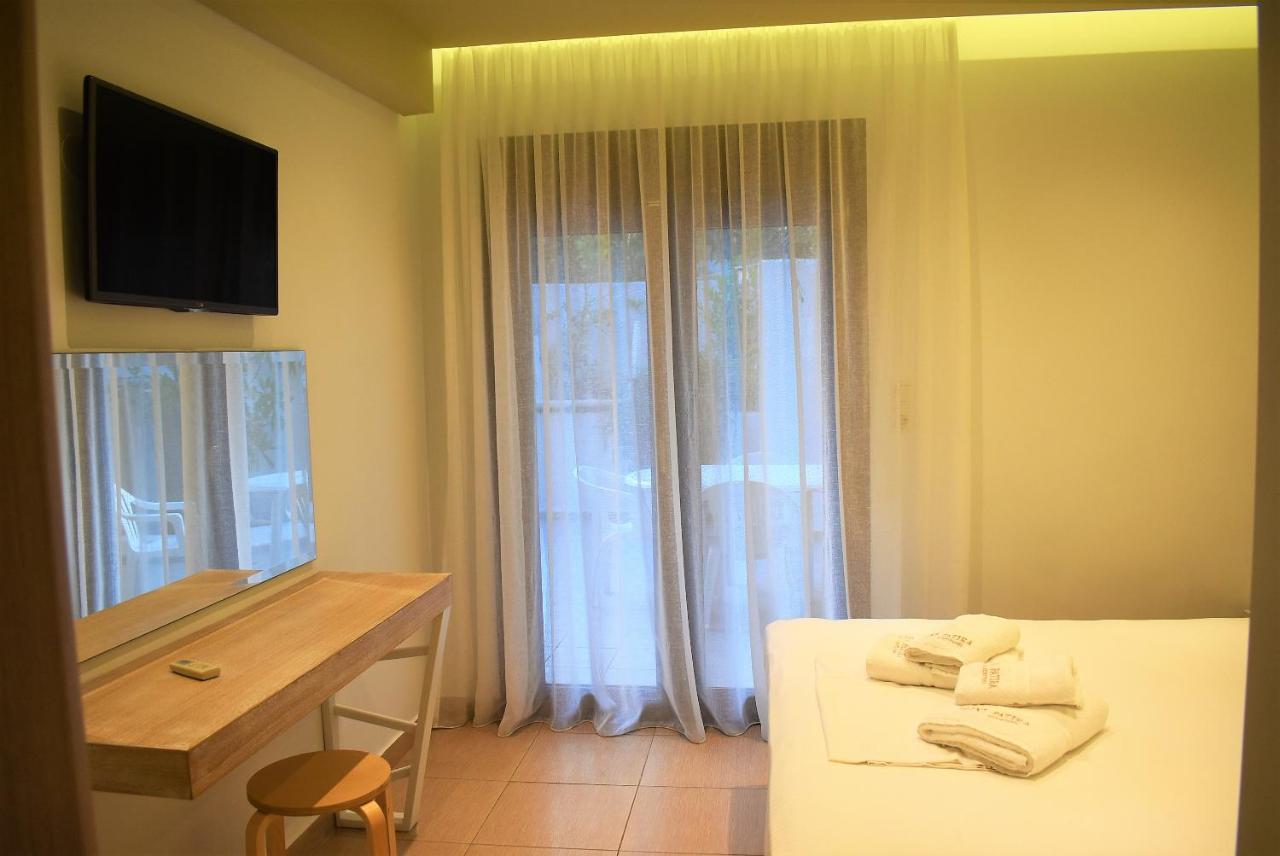 Studios Apartments Irini Patira โปตอส ภายนอก รูปภาพ